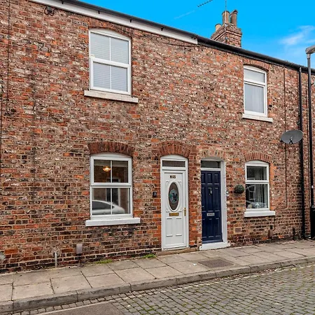 Prázdninový dům 29 Carleton Street Newly Refurbished 2-bed Terraced In Pass The Keys York